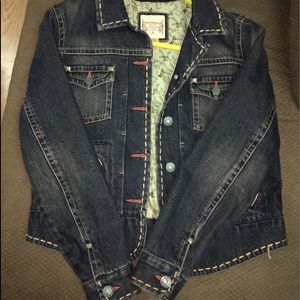 size medium dark wash jean jacket